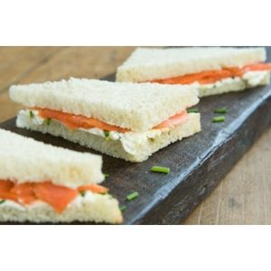 Sandwich al salmone e formaggio